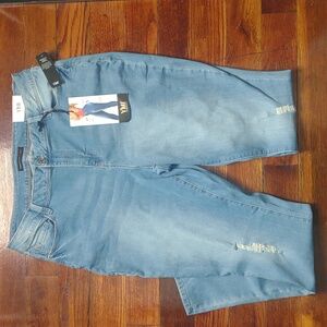 NWT Women's YMI size 16 skinny jeans